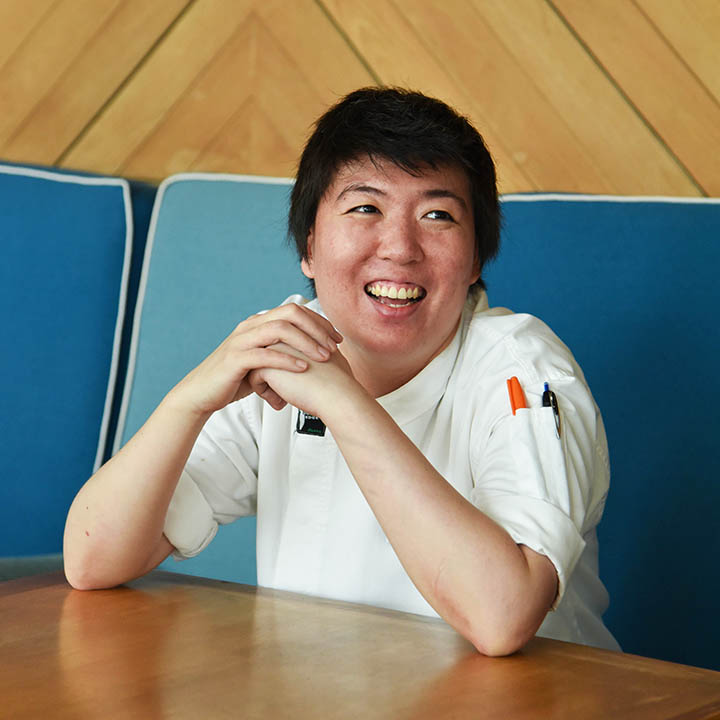 https://robert-parker-michelin-sg-prod.s3.amazonaws.com/media/image/2016/12/27/1917f8507bdd41739fa65d367b62aeeb_Chef+Ling+Ling+Sim.jpg
