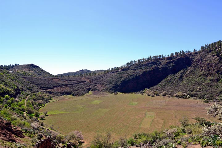 Inactive volcanic crater Caldera de Bandam