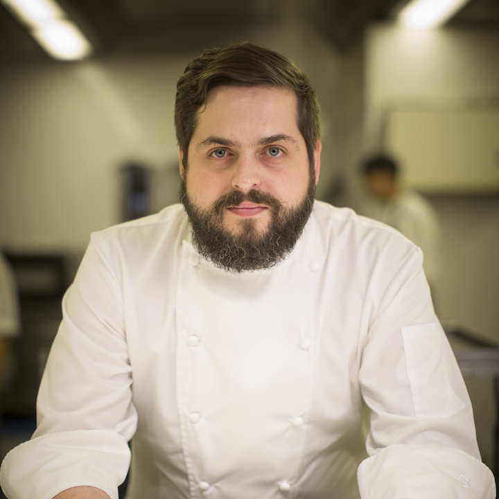 https://robert-parker-michelin-sg-prod.s3.amazonaws.com/media/image/2017/07/11/3baa830cca2f452d82569f39c991ded0_Iggy%27s+-+Head+Chef+-+Aitor+Jeronimo+Orive+3.jpg